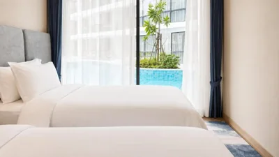 Junior Suite met zwembadzicht — Laya Suites and Residences